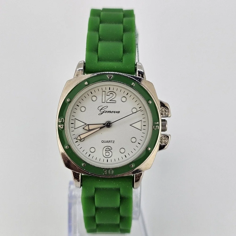 32MM Women's Watch White Dial Green Plastic Bands New‎ Battery
